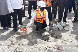 Bupati Bangka letakan batu pertama pembangunan jalan padat penduduk (Video)