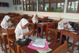 PPDB online di pedalaman Lebak gunakan telepon genggam