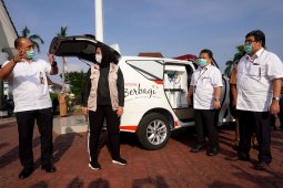 Toyota sumbang dua unit Innova dan APD untuk Pemda Karawang