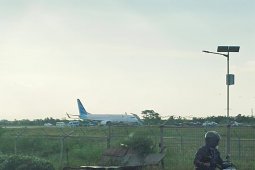 Seluruh penumpang Garuda pecah ban di Syamsudin Noor selamat