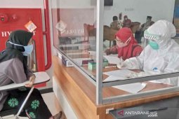 Ratusan santri di Kabupaten Cirebon ikuti tes usap