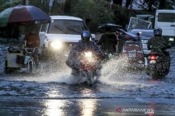 Filipina evakuasi 1.800 warganya saat badai tropis Molave mendekat