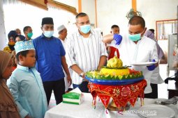 Syukuran pembangunan kantor bupati Tapteng ditandai dengan penyantunan anak yatim