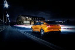 Ford hadirkan Mustang Mach-E kelir oranye teruskan warisan legenda