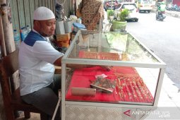 Transaksi emas pinggir jalan di Kota Ambon sepi