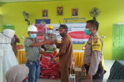 PT WKS salurkan seribu paket sembako untuk warga terdampak COVID-19