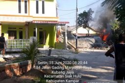 TNI evakuasi badan pesawat jatuh di Riau