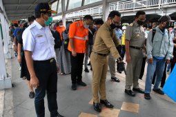 Jeda sif kerja di Jakarta tiga jam