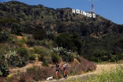 Universal Studios l anjutkan produksi "Jurassic World"