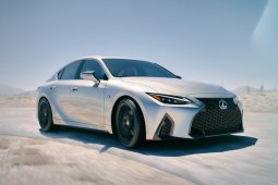 Lexus IS anyar dirilis, lebih  tangguh di segala permukaan jalan
