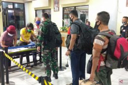 Gugus Tugas Kota Sorong mengawasi kedatangan KM Gunung Dempo