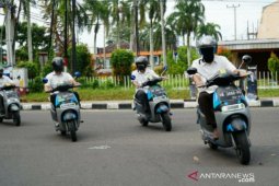 Mengaspal dengan senyap, Manajemen PLN Babel keliling kota gunakan sepeda motor listrik