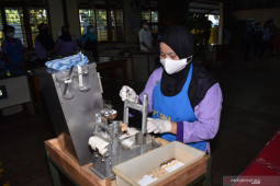 Penerapan normal baru di pabrik rokok