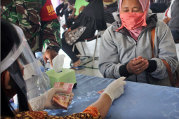 5.000 KK di Kota Kediri terdampak COVID-19 terima bansos dari Pemprov Jatim