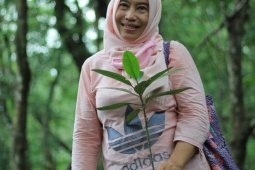 Sri Naida, S.SI,MPA yang selalu merasa prihatin jika terjadi bencana