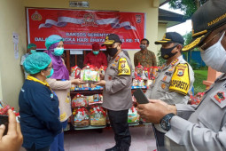 Kapolda Maluku motivasi petugas dan pasien COVID-19 di LPMP Ambon