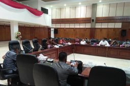 Disperindag Maluku pastikan distribusi bahan pokok lancar di masa pandemi COVID - 19