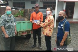 Wabup Bangka salurkan bantuan program "Seribu Berkah"