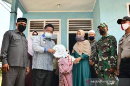 Bantuan rumah duafa, Wali Kota Aminullah serahkan tiga unit ke warga