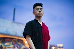Penyanyi rap Rich Brian ajak orang Indonesia berdonasi lewat "Bali" versi baru