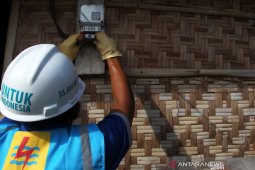 Petugas catat meter PLN  kembali  turun langsung ke rumah
