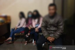Tiga PSK dan mucikari diamankan polisi