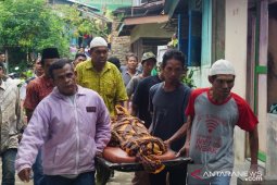 Tiba di rumah duka, jenazah dua bocah tewas di Global Prima Medan disambut isak tangis