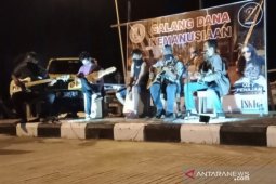 Penggemar Iwan Fals di Penajam mainkan musik galang dana kemanusiaan