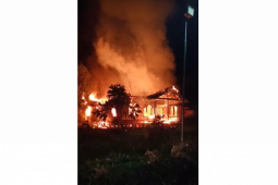 Rumah seorang ASN di daerah perbatasan terbakar