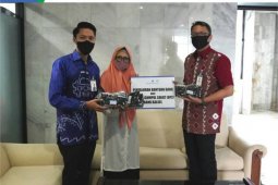 UPZ Bank Kalsel serahkan bantuan biaya hidup anak yatim