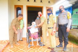 Wakil Bupati Bangka salurkan bantuan kursi roda