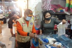 "Relawan COVID-19" memantau penerapan protokol kesehatan di pasar