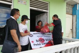 Kerukunan Keluarga Kawanua Gorontalo bagikan sembako ke warga terdampak COVID-19