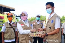 Batola distributes 20.222 food packages for the poor