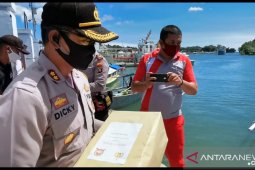 Polres Gorut bantu warga terdampak COVID-19 di Ponelo Kepulauan