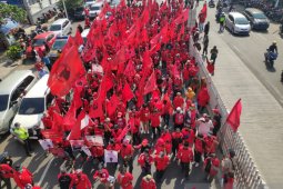 Massa kader PDIP ingin pelaku pembakar bendera partai ditangkap