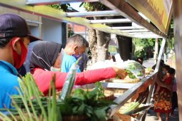 Warga Mojoroto Kediri gunakan tompo wadah sayuran gratis