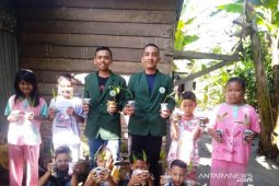 Mahasiswa Polbangtan Medan kenalkan dunia pertanian ke anak-anak Labura