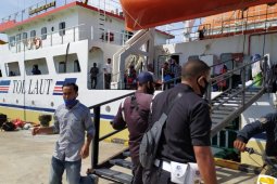 Hari pertama berlayar, penumpang kapal "tol laut" capai ratusan