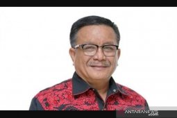 Wakil Wali Kota  bantu APD kepada tenaga medis