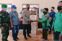 Tukang ojek terima bantuan COVID-19 dari Polres Morowali Utara