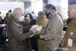 Pemprov  Kaltim salurkan bantuan kepada 16.842 warga terdampak COVID-19