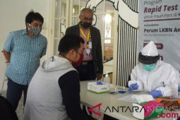 Kantor berita ANTARA gelar tes cepat COVID-19 untuk karyawan Kumparan