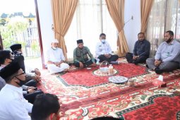 Wali kota takziah ke rumah duka almarhum Husni Bahri TOB
