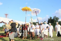 Bandara Ngurah Rai Bali laksanakan ritual "Peneduh Jagat" mohon keselamatan dari COVID-19