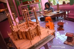 Kerajinan miniatur dari bambu