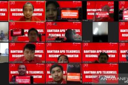 Telkomsel serahkan bantuan 350 paket APD