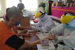 Tujuh narapidana di Denpasar jalani tes cepat COVID-19
