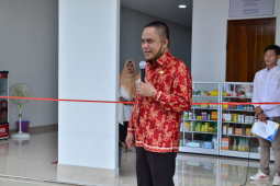 Wabup Effendi resmikan Apotek Karunia Teluk Batang