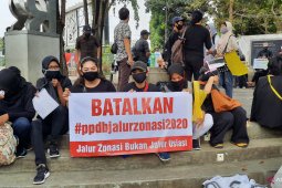 Aksi protes PPDB DKI berlanjut hingga ke Istana merdeka